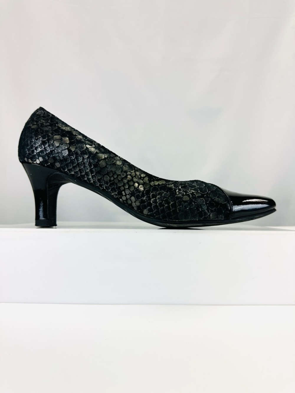 Mark Lemp black patent pump leather heels 9N Classic Python